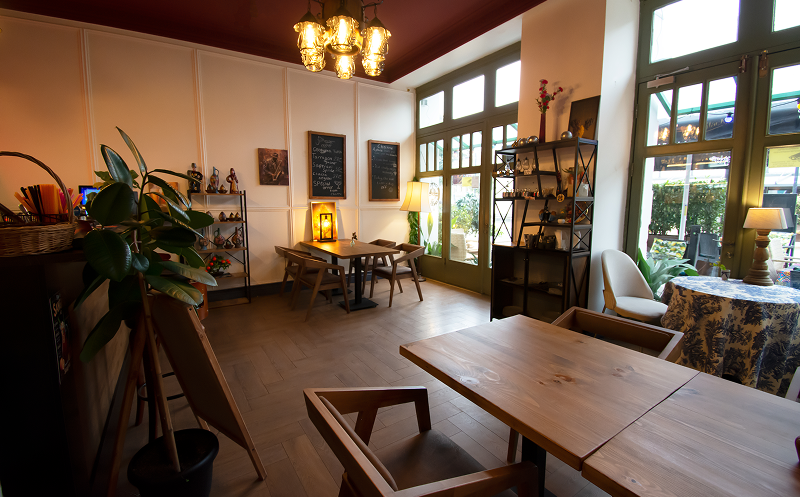 Discover new flavors at Restaurant Charu 7