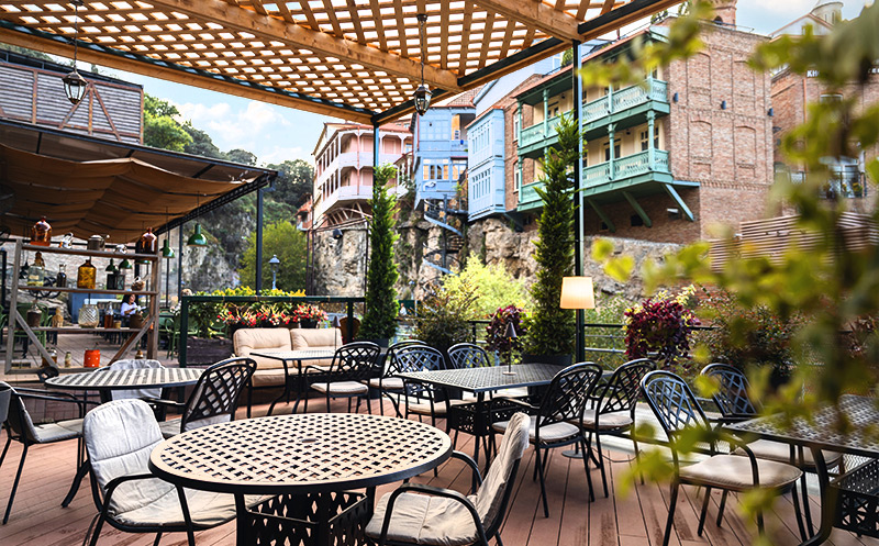 გაატარე დაუვიწყარი დრო მეგობრებთან ერთად და მიირთვი საყვარელი კერძები ტერასა ბოტანიკაში image 1