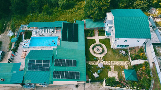 Take advantage of a discount with a One-time visit to the open swimming pool at Hotel Villa Sioni. image 5