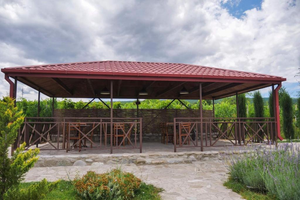 ისარგებლე ფასდაკლებით ნომერში 2 ან 3 სტუმრის განთავსებაზე შატო თეთრი ბაირაღები | Chateau White Flags -ში. image 7