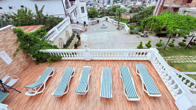 Take advantage of a discount on a one-time visit to the outdoor swimming pool at Hilltop Skyline. image 3