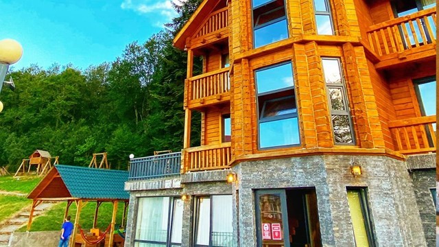 ისარგებლე ფასდაკლებით ბაკურიანის სასტუმროს ნომერში Greenwood Hotel. image 11