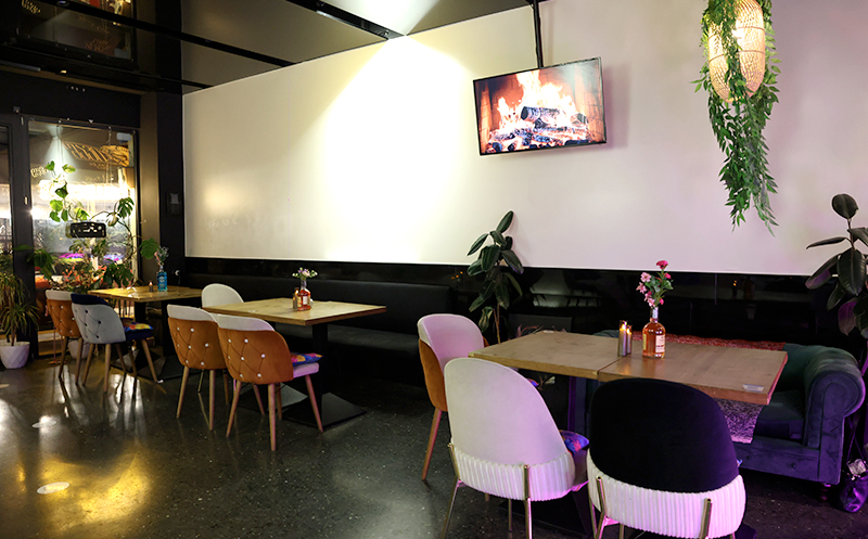 დააგემოვნე კერძები მეგობრებთან ერთად კოლექტივ ბარ & რესტორანში 11