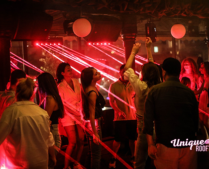 მხიარულება გელოდება იუნიქში