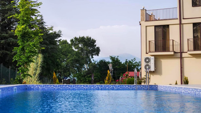 ისარგებლე ფასდაკლებით ერთჯერადი ვიზიტით ღია საცურაო აუზზე კისი გარდენი | Kisi Garden -ში. image 1