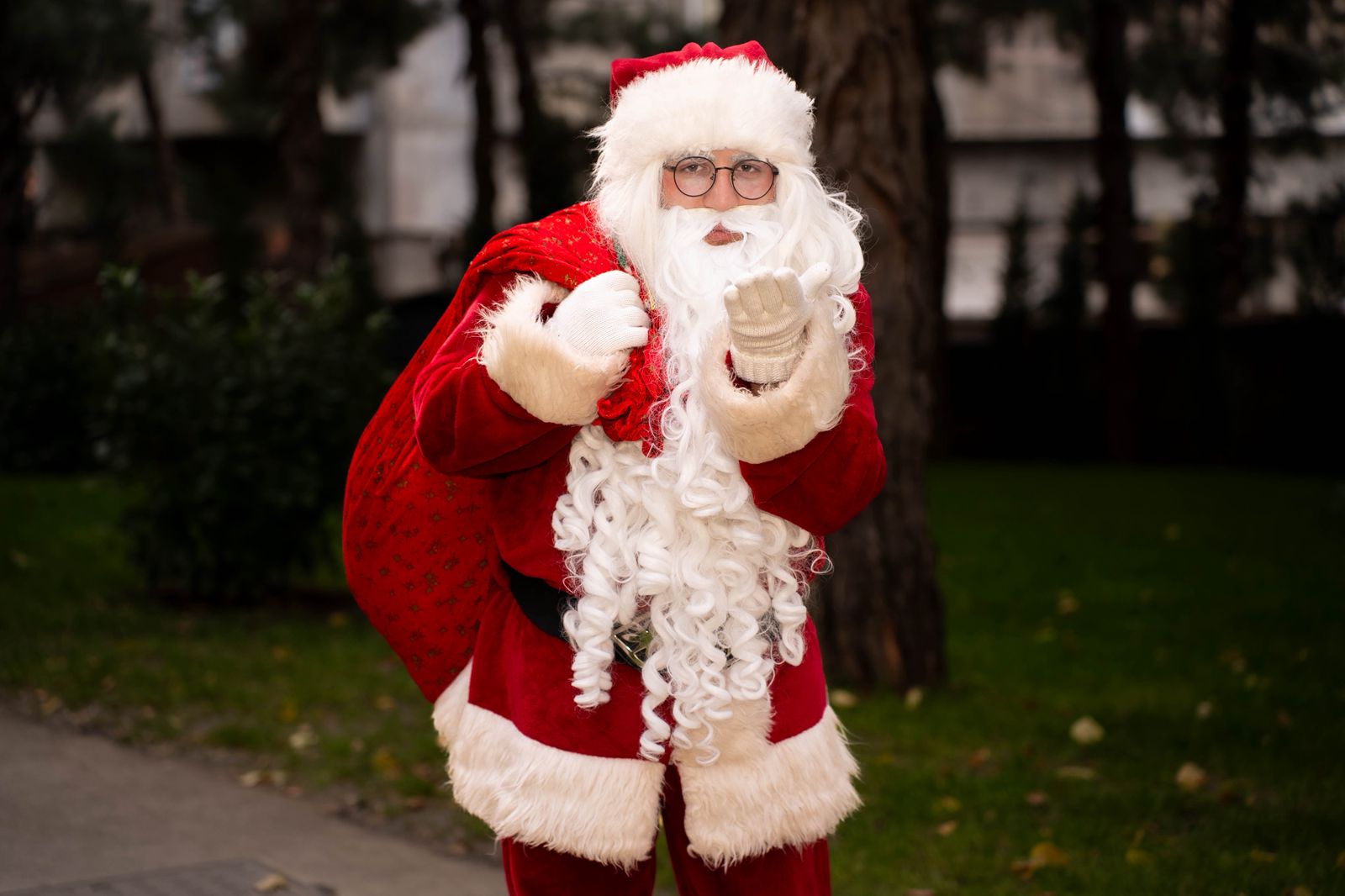 გაიხალისე ახალი წელი სანტასთან, ელფთან ან თოვლის დედოფალთან ერთად image 0