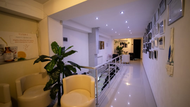 ისარგებლე ფასდაკლებით ფრჩხილების დაგრძელებაზე გელით, LUX კლასის ბრენდის გელით აიშა (დადიანი)-გან image 8