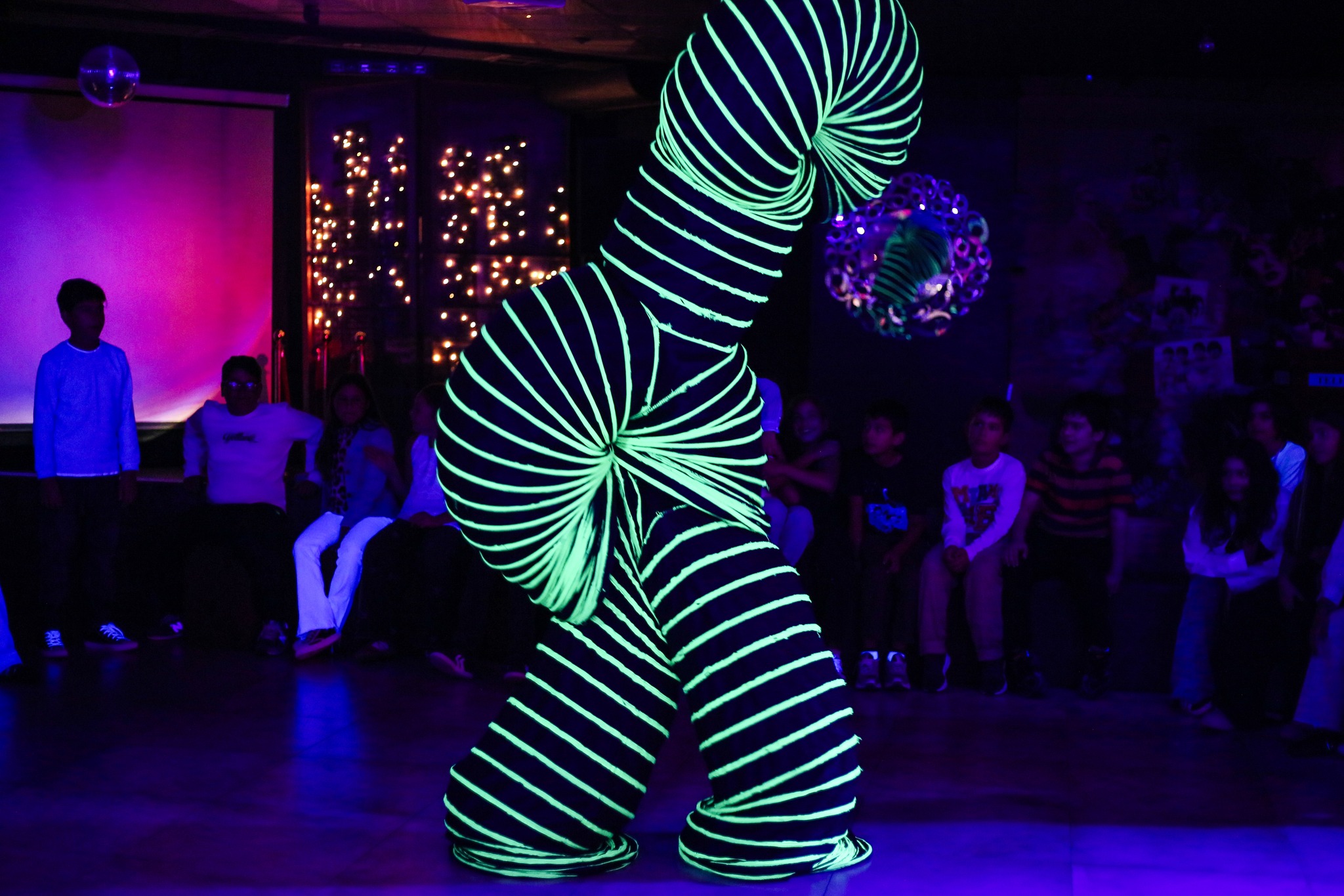 მიიღე განსაკუთრებული პირობები დაბადების დღის პროგრამაზე ან საახალწლო კარნავალზე  კლუბ დეჟავუში image 5