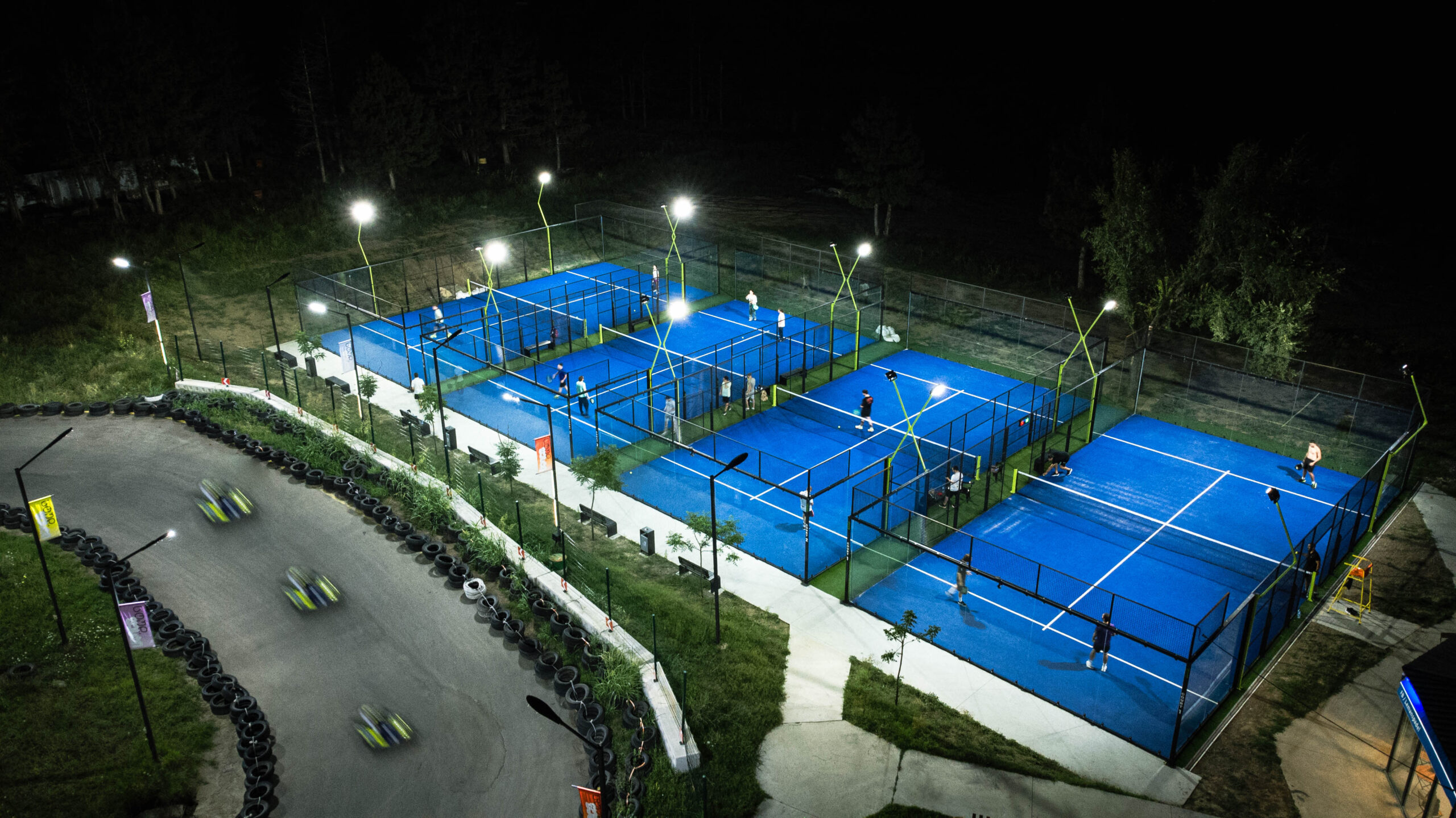 გაატარე დაუვიწყარი დრო მეგობრებთან ერთად პადელის კორტზე image 0