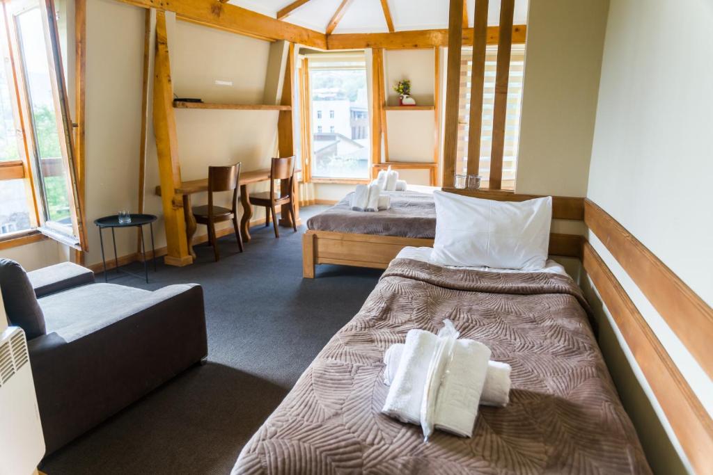 გაატარე დასვენების დღეები საყვარელ ადამიანებთან ერთად სასტუმრო ძველ სეტში image 5