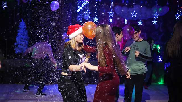 15 ლარად, 41%-მდე ფასდაკლების Swooper Code-ი, საახალწლო კარნავალი ან დაბადების დღე 15, 25 ან მეტ ბავშვზე ივენთ კლუბში «დეჟავუ» image 1