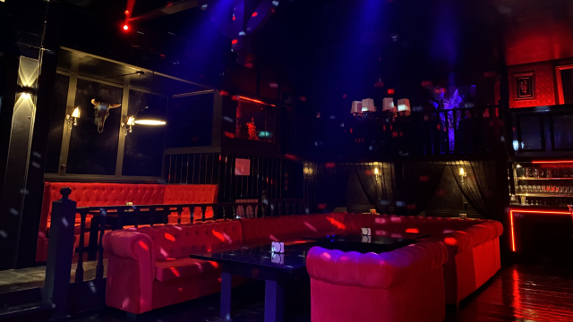 ისარგებლე ფასდაკლებით კანჭისა და ნეკნების დაფაზე 6-8 სტუმარზე Dallas Pub / დალას პაბში. image 6