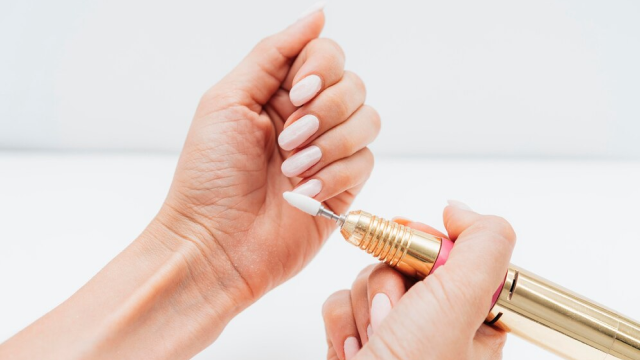 ისარგებლე ფასდაკლებით ფრჩხილის დაგრძელებაზე,ნუნების დუმუშავებაზე და შილაკზე სილამაზის სალონი კატრინი | Katrini Beauty Salon -ში. image 0