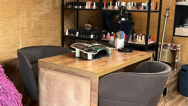 ისარგებლე ფასდაკლებით მანიკურის ან პედიკურის გაკეთებაზე გელ ლაქით სილამაზის სალონი კატრინი | Katrini Beauty Salon -ში. image 5