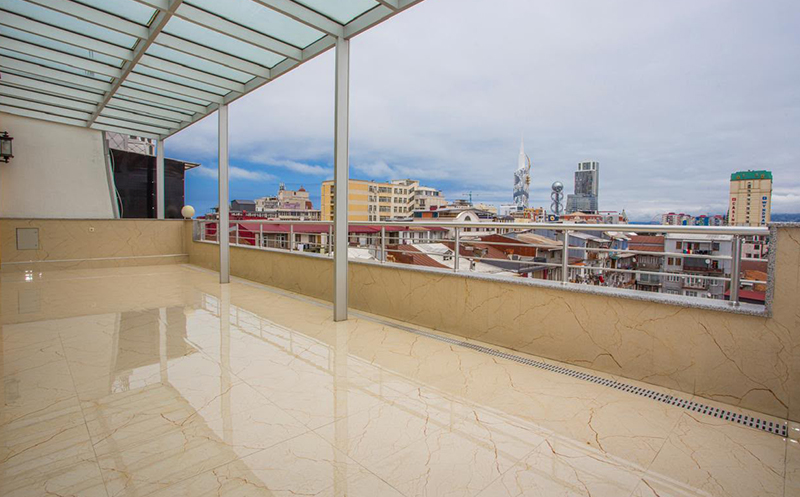 Relax and unwind with friends at Hotel Rio. 7