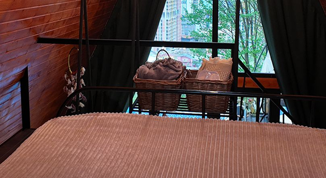 Take advantage of the discount on accommodation for 2 guests at Slice Of Heaven cottage. image 0