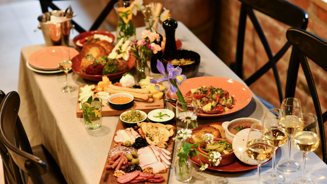 ისარგებლე ფასდაკლებით 2 სტუმარზე გათვლილ მენიუზე ვასსერშტრასსე | Wasserstrasse -სგან. image 0