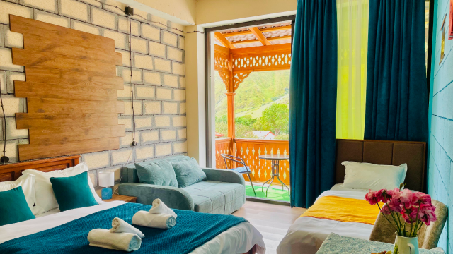 2,3 და 4 ადგილიანი ნომრები დაბა სტეფანწმინდაში