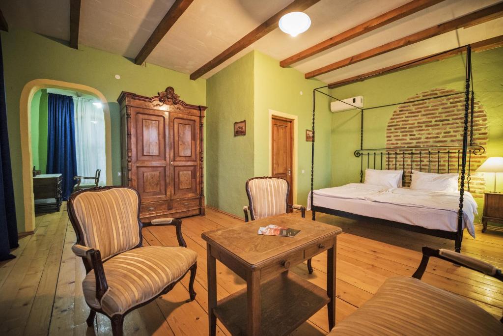 ისარგებლე ფასდაკლებით სასტუმროს ნომერში 2 სტუმრის განთავსებაზე 2, 3, 4 და 5 ღამით შატო მერეში. image 1