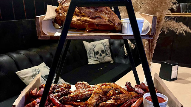 ისარგებლე ფასდაკლებით კანჭისა და ნეკნების დაფაზე 6-8 სტუმარზე Dallas Pub / დალას პაბში. image 0