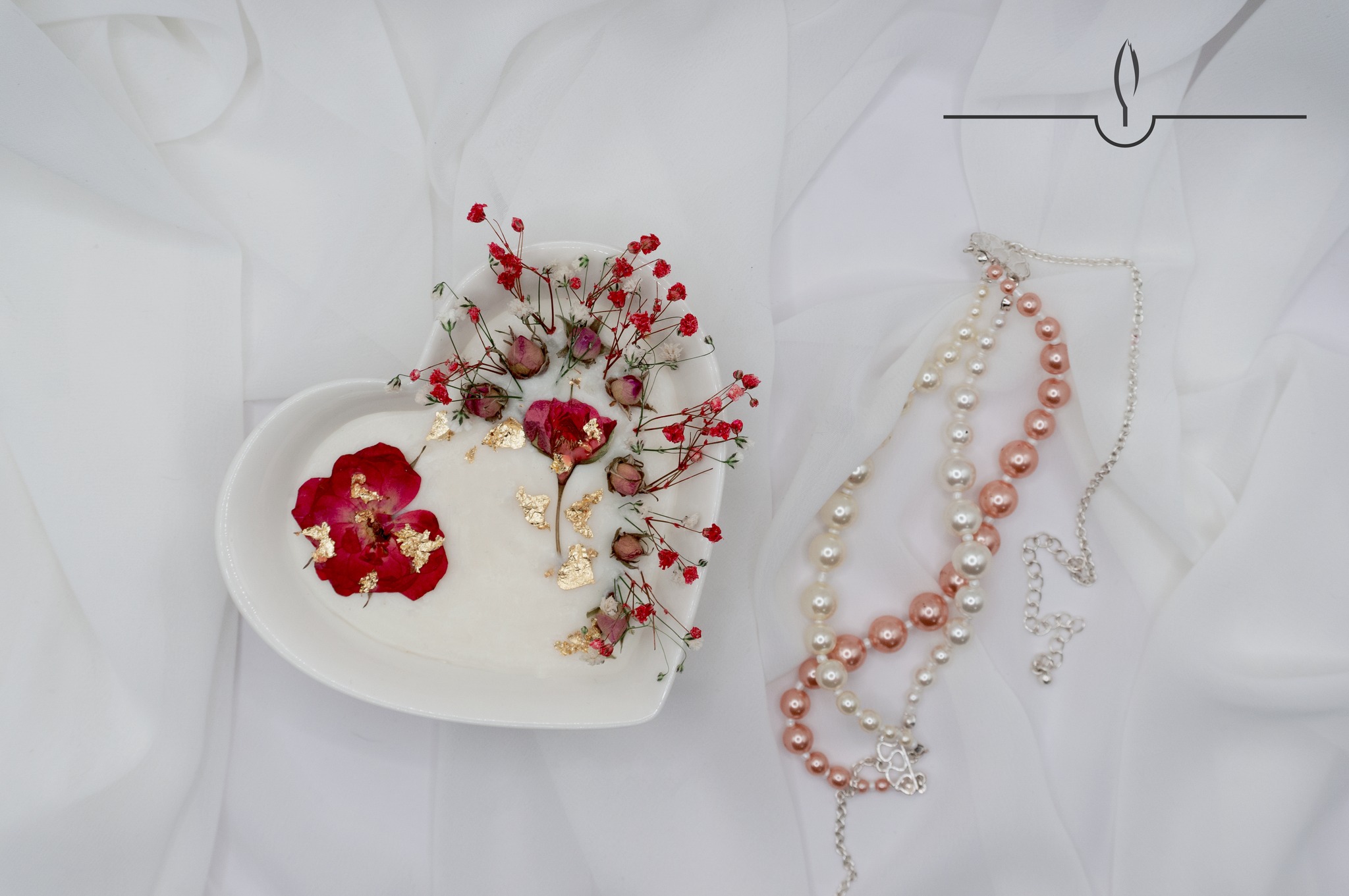 Spend an inspirational evening: create a candle that reflects your mood.