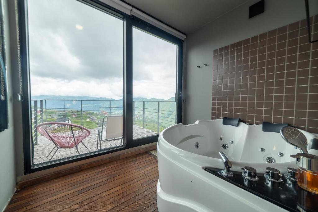 გაატარე დაუვიწყარი დრო სასტუმრო კვადრუმ სკი და იოგა რეზორტში image 11