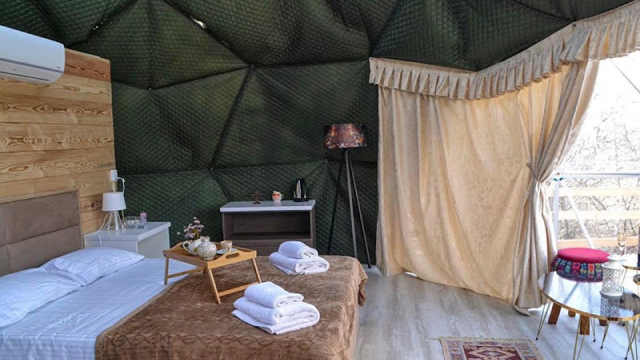 ისარგებლე ფასდაკლებით საოჯახო ნომერში 4 სტუმრის განთავსებაზე ბერხევა გლემპინგი | Berkheva Glamping -ში. image 1