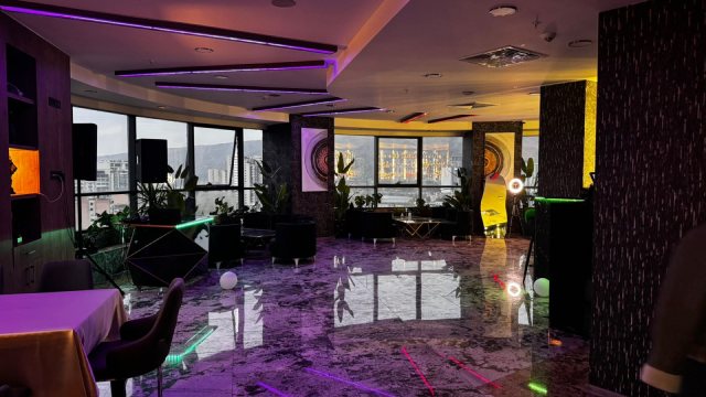 Enjoy a discount on a menu for 12 guests at Lounge Sky Gate. image 1