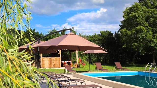 ისარგებლე ფასდაკლებით ერთჯერადი ვიზიტით ღია საცურაო აუზზე ჟებოტა გარდენი | Hotel Zhebota Garden -ში. image 2