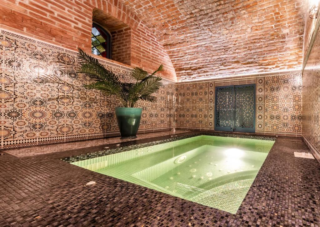 Take advantage of this exclusive offer – a discount on 5 rooms for 2 guests each, with or without breakfast, at Golden Tulip Borjomi. image 22