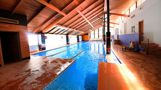 დაისვენე და განიტვირთე კოპალა წყნეთის დახურულ საცურაო აუზზე კვირის ნებისმიერ დღეს 3