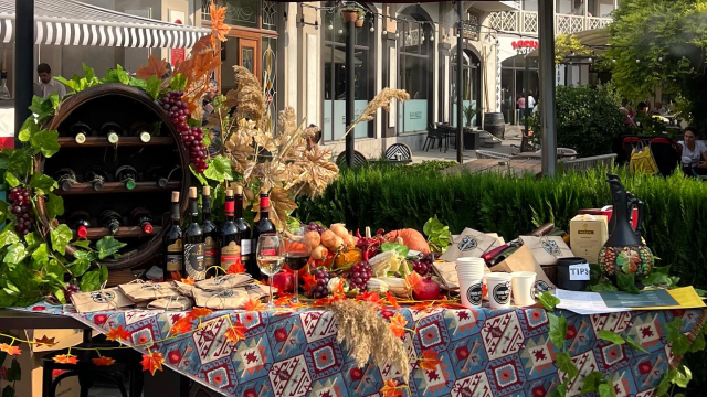 4 სტუმარზე გათვლილ კანჭის მენიუ კაფე-რესტორან ნამი ველსში image 0