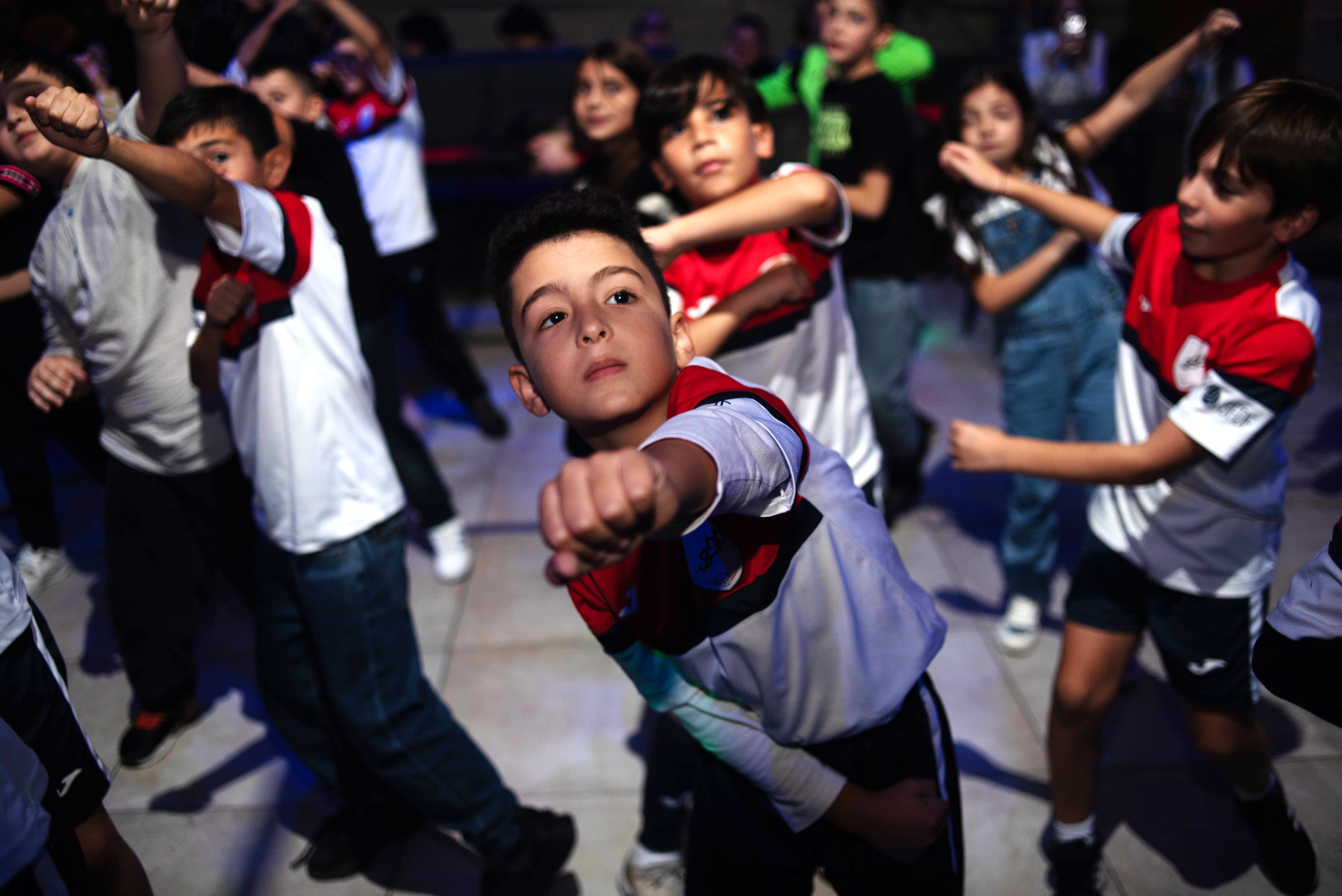 დახურული სივრცე 10,15, 20, 25 და 30 თინეიჯერისთვის საუკეთესო წვეულების გასამართად 24