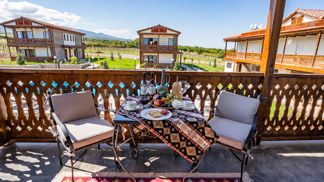 Take advantage of the discount on a two-guest stay with breakfast from Sunday to Thursday inclusive at Château & Winery Mosmieri. image 9