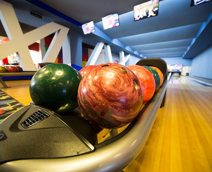 Play bowling with friends