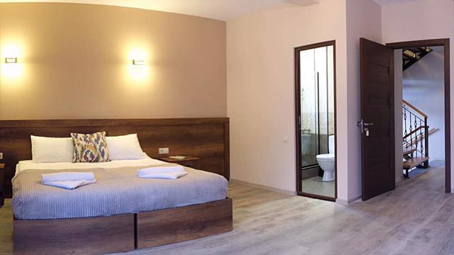 ისარგებლე ფასდაკლებით ნომერში 2 სტუმრის განთავსებაზე, ყუროს მთის ხედით აქსიენი | Axien -ში. image 9