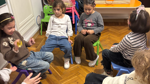 აღმოაჩინე სკოლამდელი გარემო, სადაც ბავშვები ბუნებრივად სწავლობენ, იზრდებიან და იძენენ ახალ უნარებს image 10