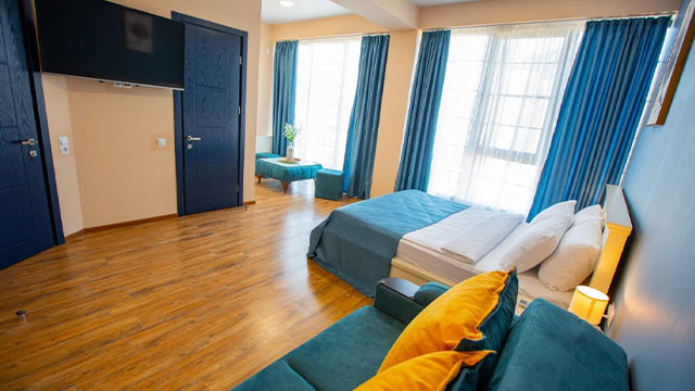 ისარგებლე ფასდაკლებით თბილისის სასტუმროს ნომერში, საუზმით Hotel sky room-სგან. image 0