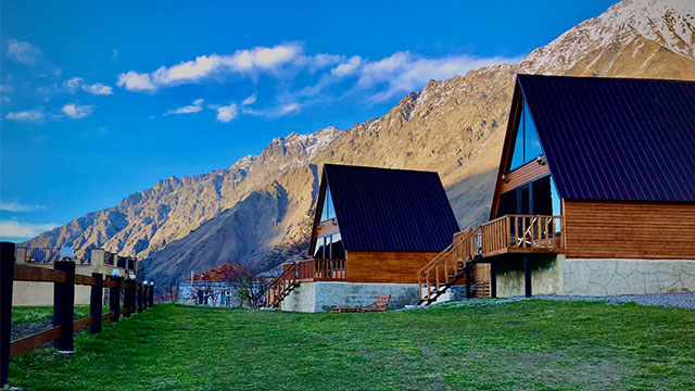 Take advantage of a discount on accommodation in a cottage for 4 guests in Kazbegi, Hillside Kazbegi | HILLSIDE KAZBEGI. image 1