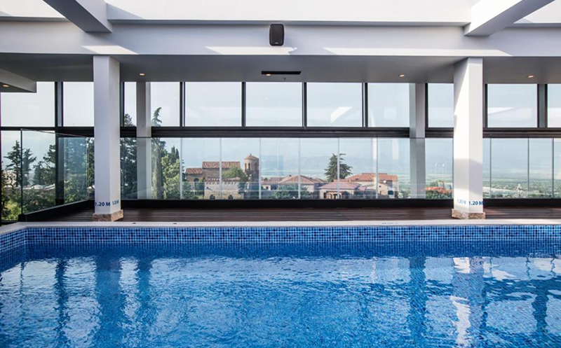 გაატარე დაუვიწყარი დრო მეგობრებთან ერთად ჰოლიდეი ინნ თელავში 2