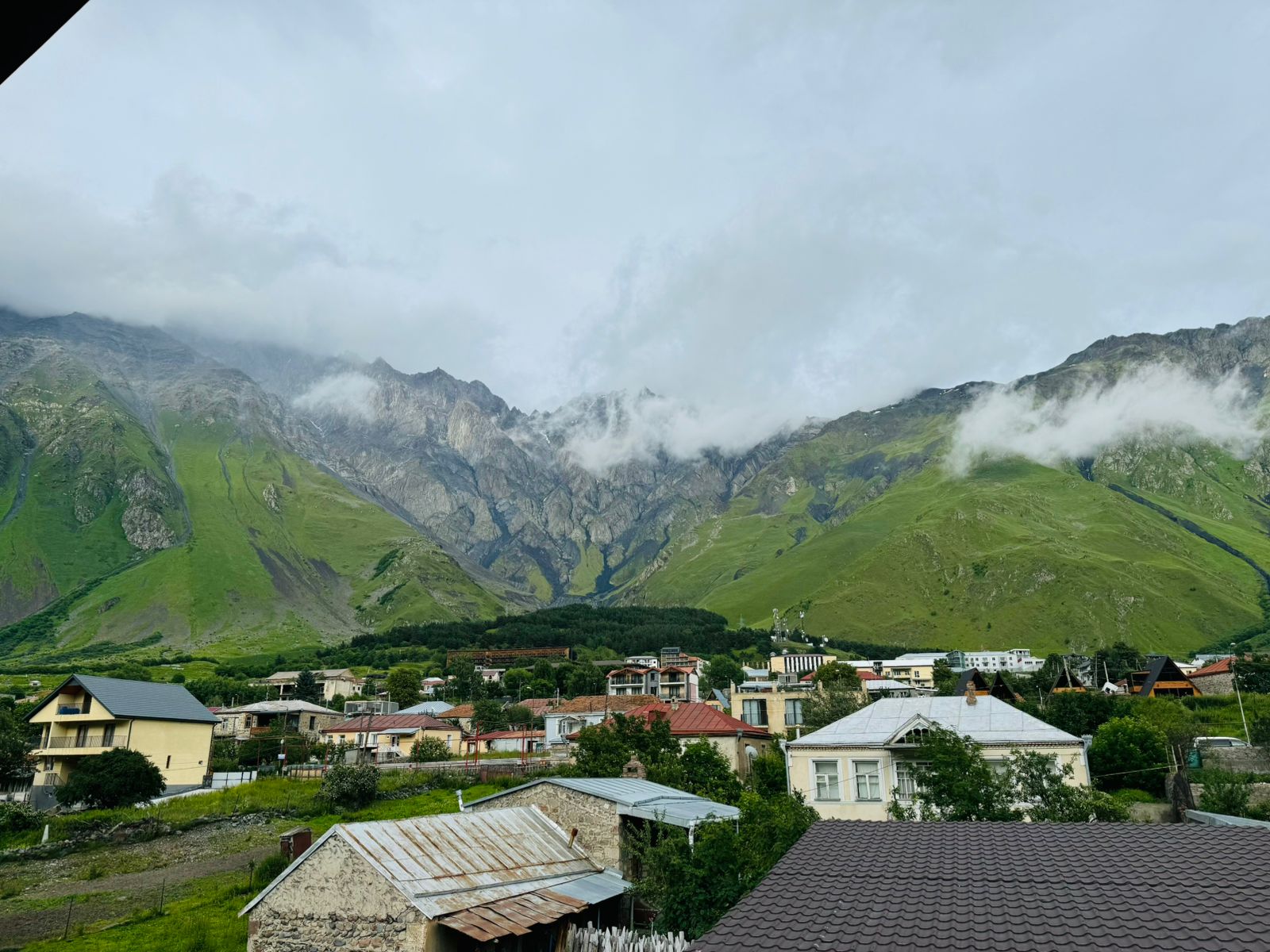 განიტვირთე ოჯახთან ერთად ყაზბეგში