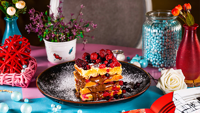 ისარგებლეთ ფასდაკლებით 2 სტუმარზე გათვლილ საფირმო ვაფლსა და ცივ ყავაზე ფეფეროთი Tiffany Bar and Terrace - სგან.  image 2