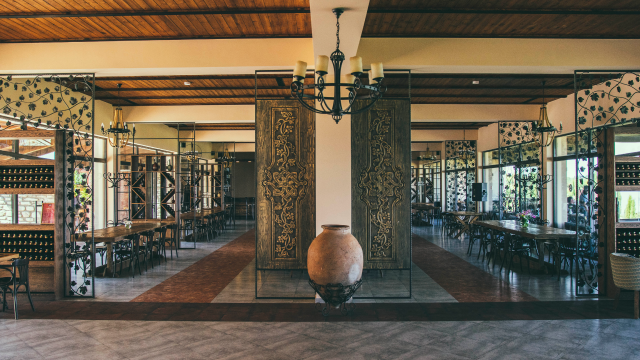 Take advantage of the discount on a two-guest stay with breakfast from Sunday to Thursday inclusive at Château & Winery Mosmieri. image 2