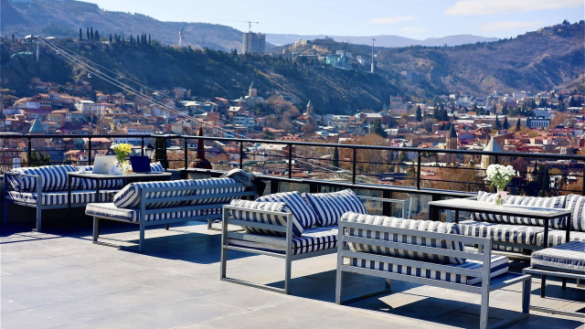 ისარგებლე ფასდაკლებით ნომერში 2 სტუმრის განთავსებაზე ბრიქსი | Bricks -ში. image 1