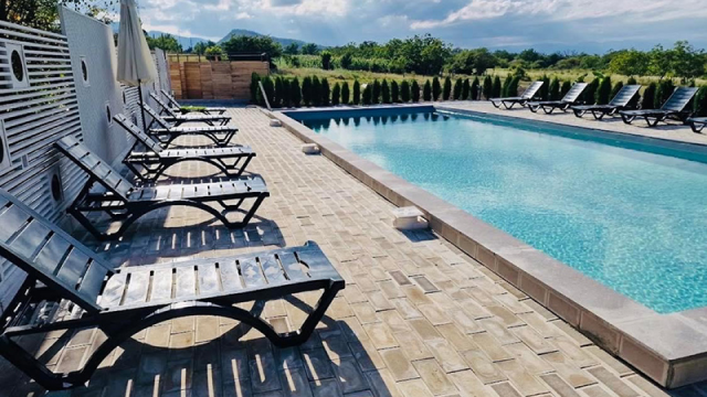 ისარგებლე ფასდაკლებით საოჯახო ნომერში 4 სტუმრის განთავსებაზე ბერხევა გლემპინგი | Berkheva Glamping -ში. image 5