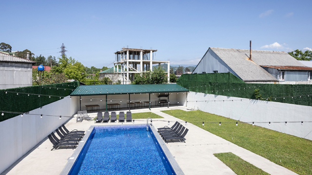 ისარგებლე ფასდაკლებით ნომერში 2 სტუმრის განთავსებაზე სასტუმრო გარდენვილი | Hotel Gardenville -ში. image 0