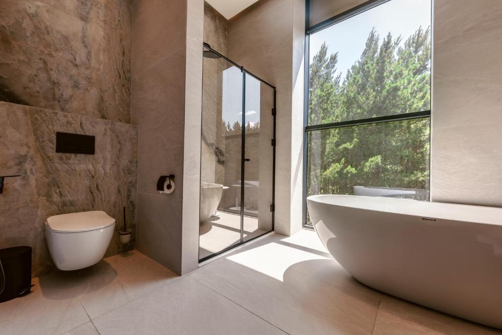 დაისვენე, ისიამოვნე და გაატარე ახალი წელი მეგობრებთან ერთად მშვიდ გარემოში. გახადე ეს დღე დასამახსოვრებელი. image 8