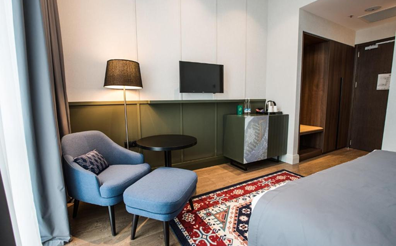 გაატარე დაუვიწყარი დრო მეგობრებთან ერთად ჰოლიდეი ინნ თელავში 7