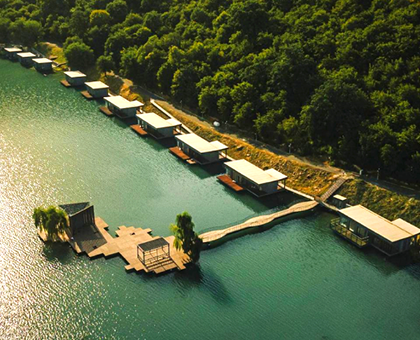 1+1! ნომრები 2, 3 და 4 სტუმარზე ტერასით ილიას ტბაზე და 15% ფასდაკლება კვებაზე