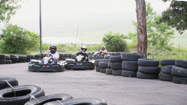 მიიღე ახალი გამოწვევები კარტინგის, მინი-გოლფის, ბილიარდისა და ტენისის თამაშზე ლისი ლემანსისგან.  image 14